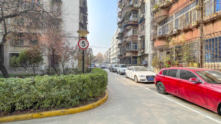 东巷七号工商银行家属院外景图