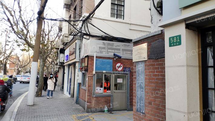 中实新村外景图