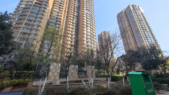 中豪悦城花园外景图