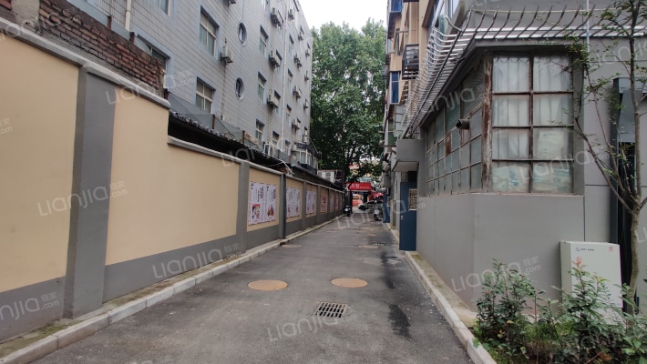 华远药材家属院外景图