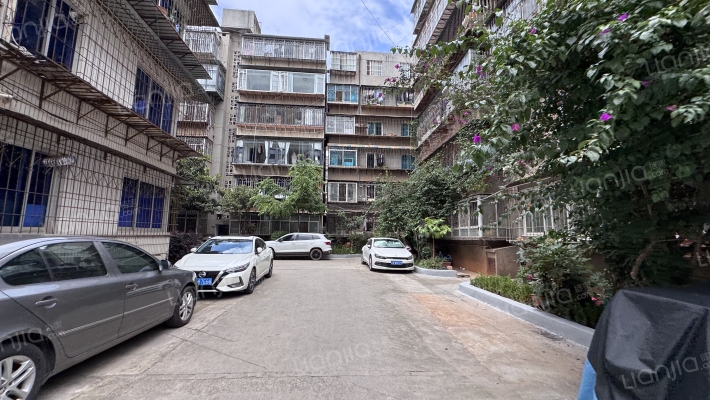 勤学巷12号院外景图