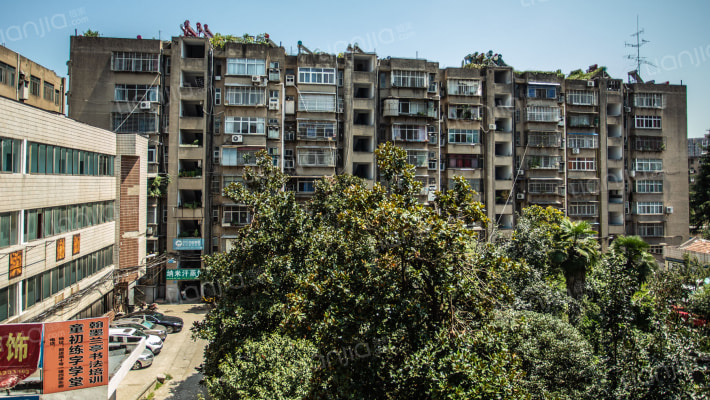 前进路燃料公司家属院外景图