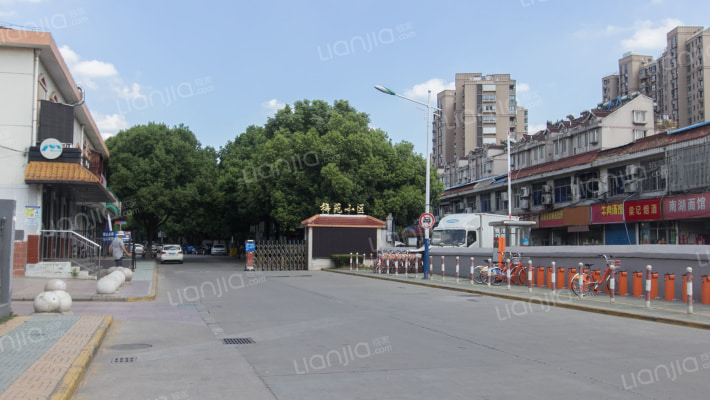 梅苑小区外景图