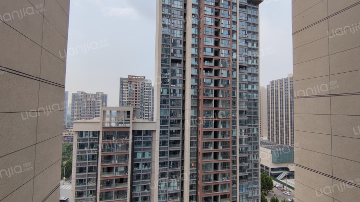 泰宏建业国际城10号院外景图