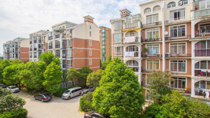 金色碧云外景图