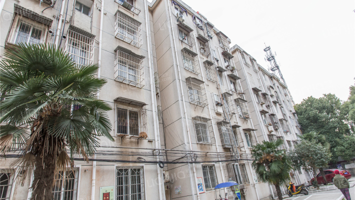 站东花园外景图