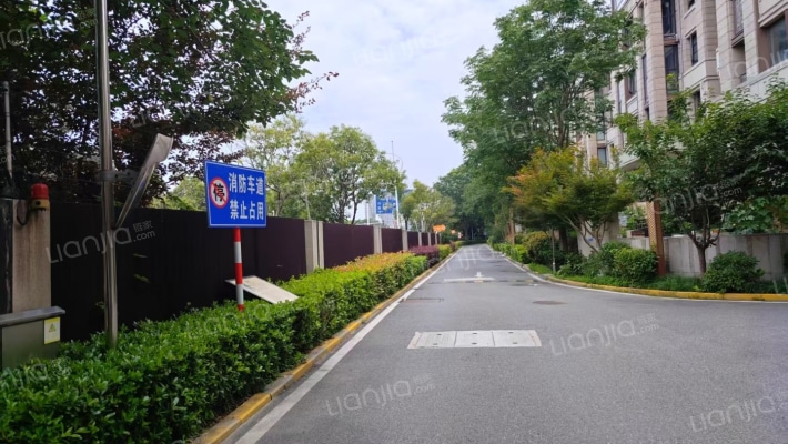 鲁能泰山7号院外景图