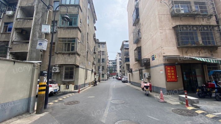 浴美施路住宅区外景图