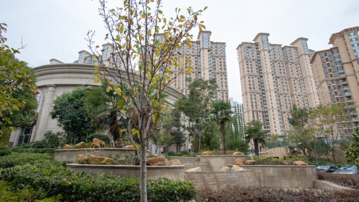 日月光伯爵大地鼎耀花园外景图