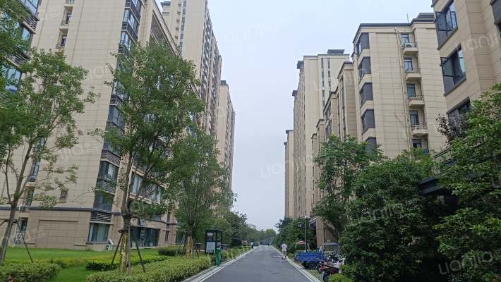 中梁山河甲第外景图