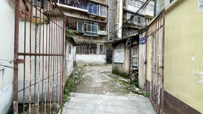 鲤鱼街90号外景图