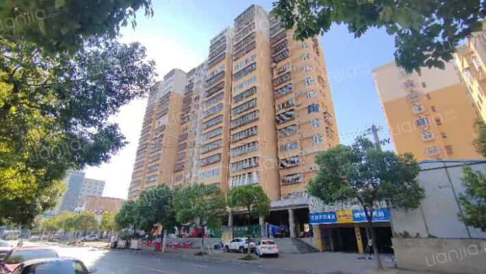 警苑花园外景图