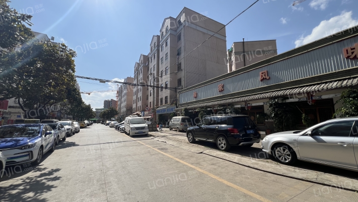 亚龙小区西区外景图