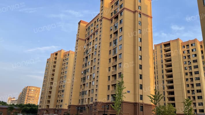 四里栖霞苑C区外景图