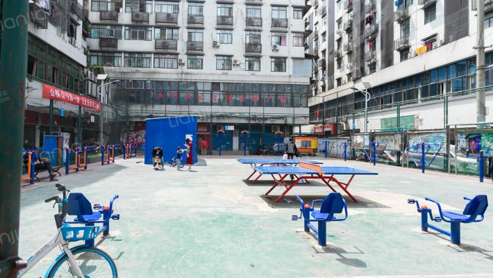 华贸商城外景图