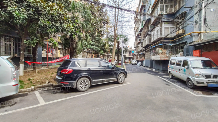 东四路66号院小区外景图