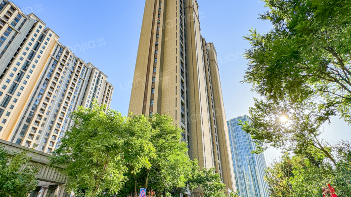 绿地中央广场外景图