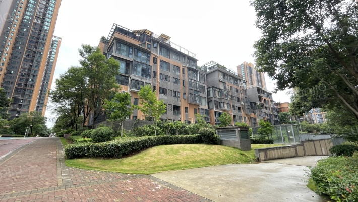 海伦堡海伦春天外景图