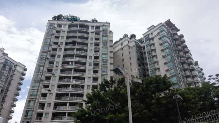 新世纪豪园碧水蓝天外景图