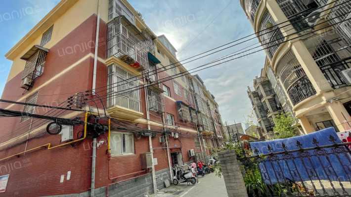 育才公寓外景图