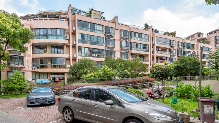 中天碧云外景图