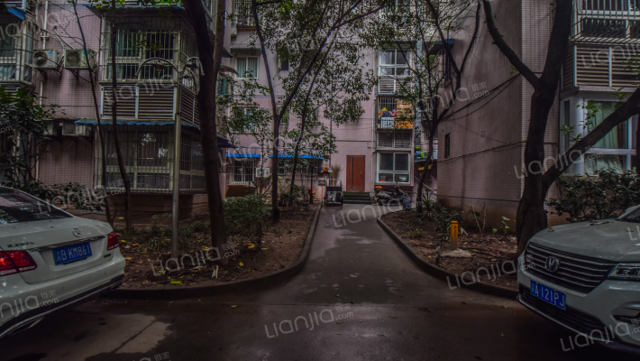 北碚交警队集资房外景图