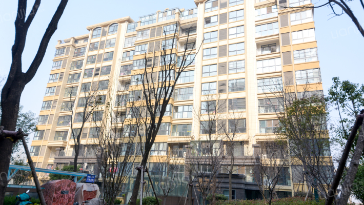 英地泰和院南院外景图