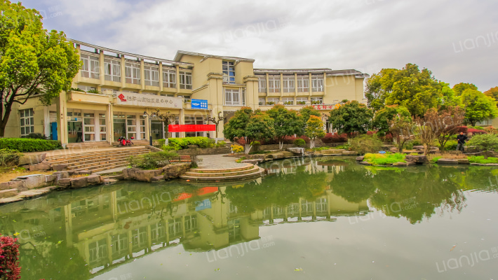 隐学山庄外景图