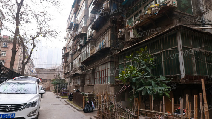 和平村小区外景图