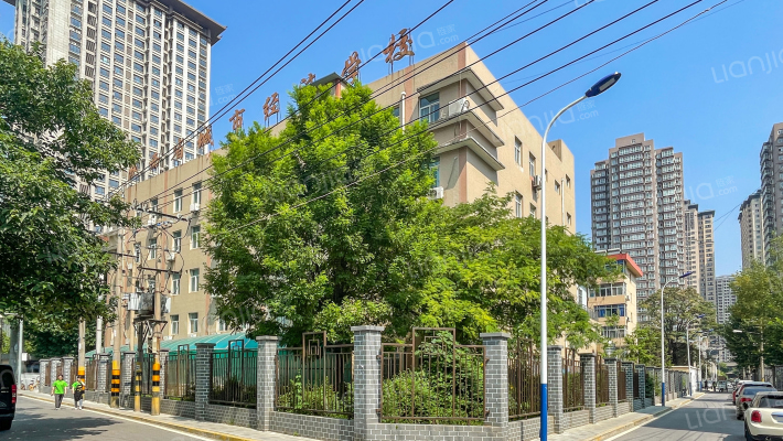 城市经济学院家属院外景图