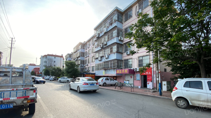 幼儿园综合楼外景图