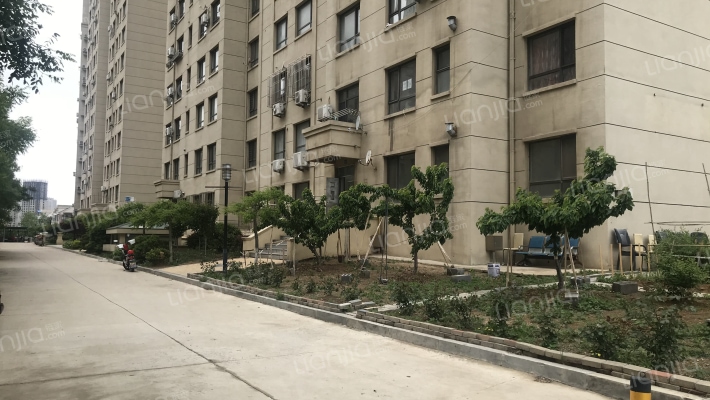 小汽车城外景图