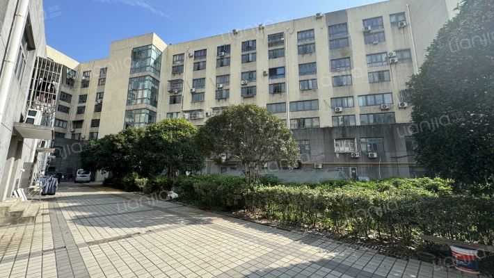 中宝财富广场外景图