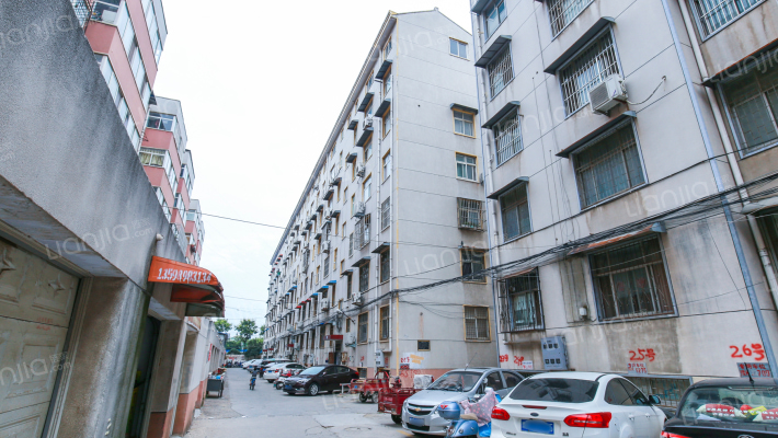 张炉三小区外景图