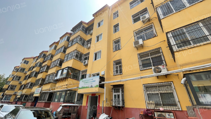 康企家属院外景图