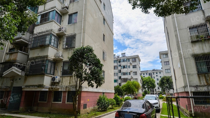 目华新村外景图