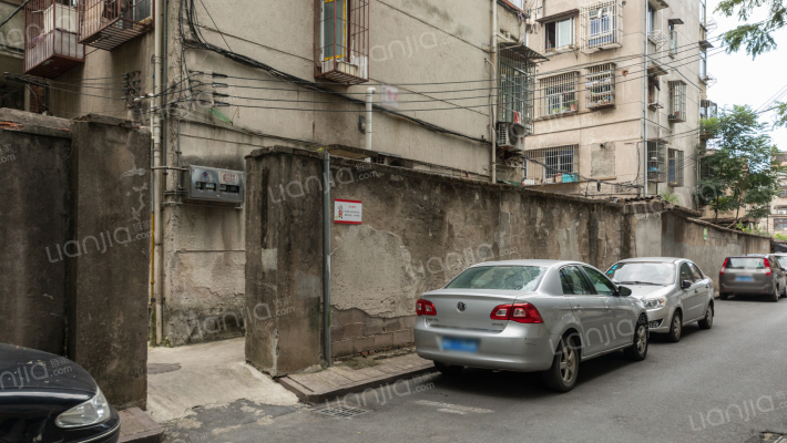 藕芽池底外景图