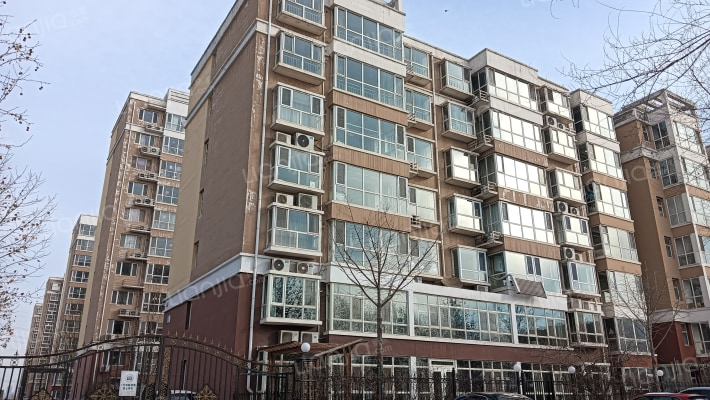 信步闲庭外景图