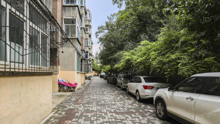 轻工宿舍楼外景图