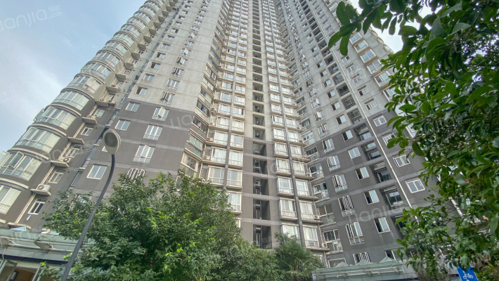 虹口现代公寓外景图