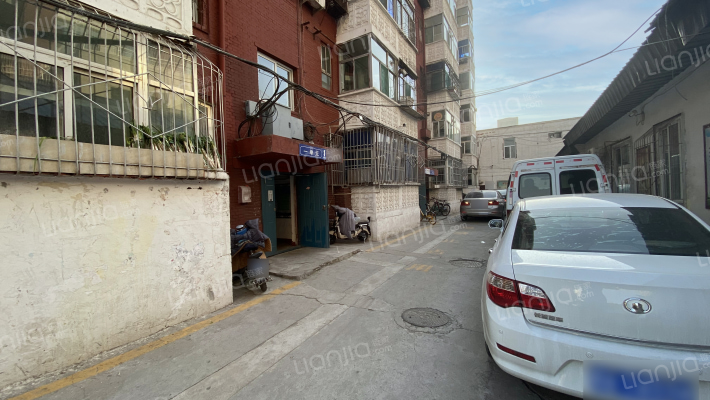 新道街小学宿舍外景图