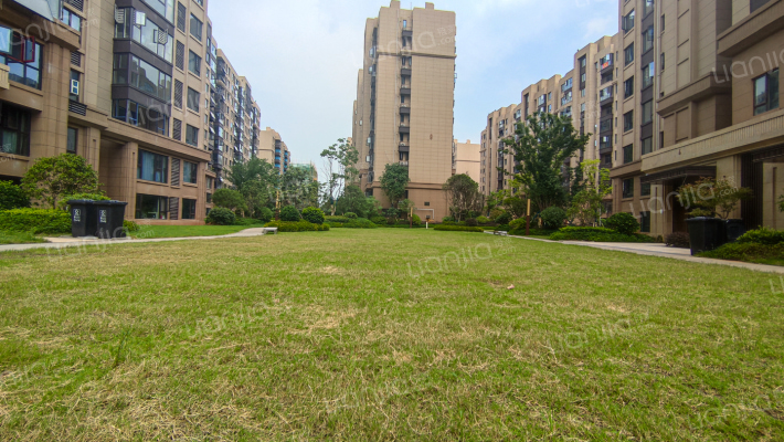 华发越秀悦府外景图