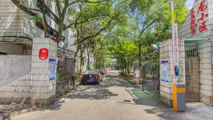 华龙小区外景图