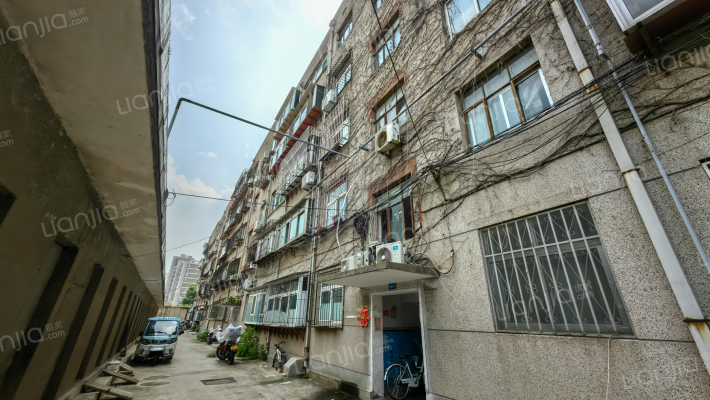 电子机械学校宿舍外景图