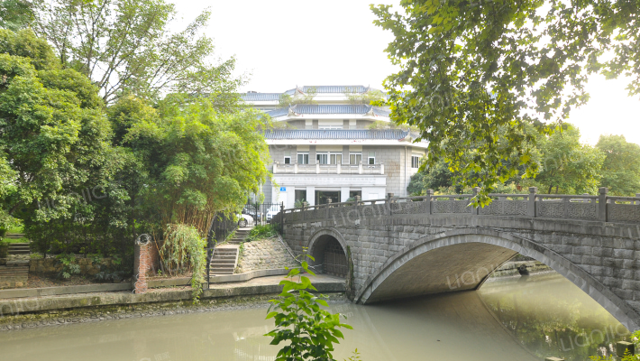 草堂之春外景图