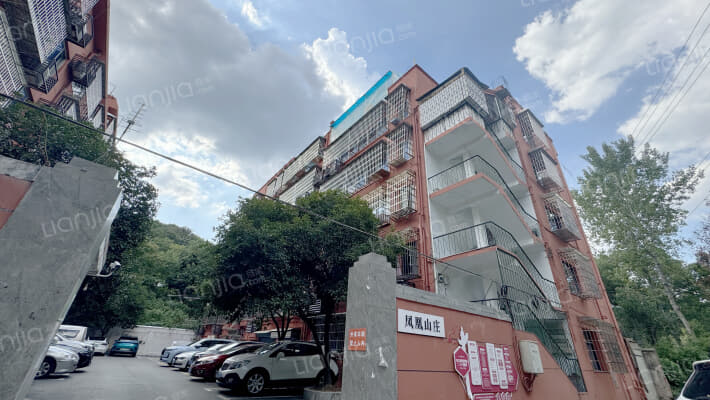 凤凰山庄外景图