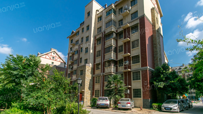 英伦春天外景图