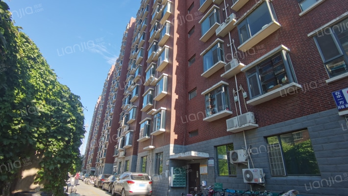 在水一方外景图