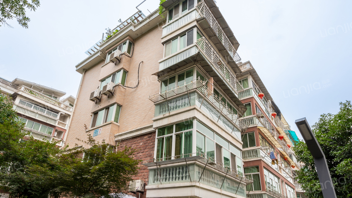 玉龍山莊外景图