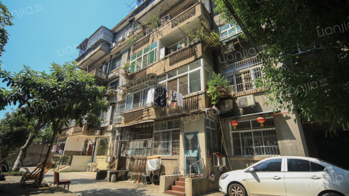 三经路林业局宿舍外景图